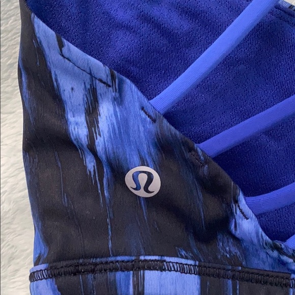 Size 2 lululemon patterned sports bra! - Picture 3 of 3